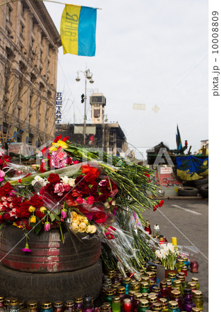 KIEV (KYIV), UKRAINE - MARCH 7, 2014 KIEV (KYIV), UKRAINE - MARCH 7, 2014 10008809