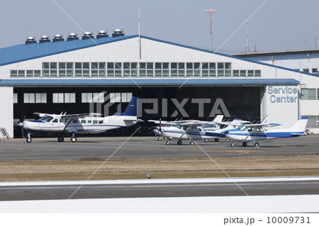 八尾空港の格納庫 10009731