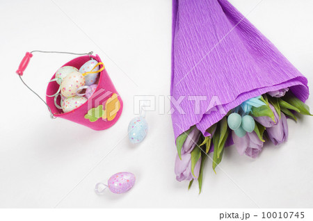 Easter eggs with tulips and bucket 10010745