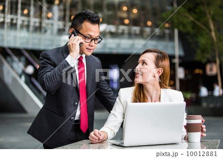 Young business executives having a discussion 10012881