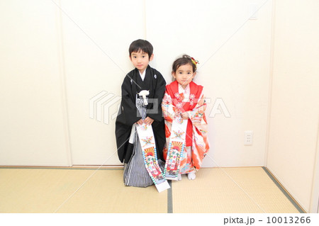 かわいい七五三の兄妹 10013266
