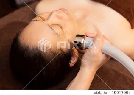 beauty-treatment clinic　撮影協力： 3BエステサロンLuki'A（麻布十番） 10013905
