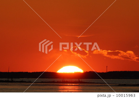 野付半島の真っ赤な夕日 (別海町) 野付半島の真っ赤な夕日 (別海町) 10015963