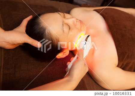 エステ(プロのエステティシャンによるリアルな施術風景) エステ(プロのエステティシャンによるリアルな施術風景) 10016331