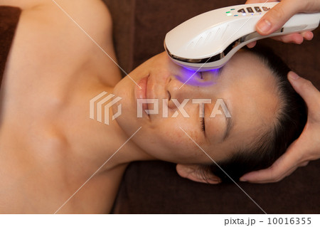 エステ(プロのエステティシャンによるリアルな施術風景) 10016355