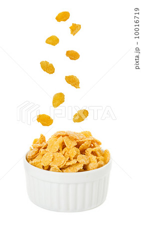 Bowl with corn flakes on the white background 10016719
