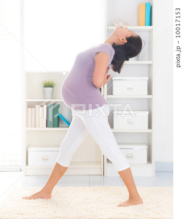 Prenatal yoga. 10017153