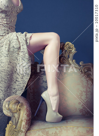 leg on the  armchair 10017310