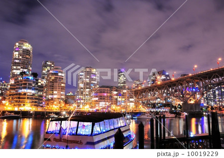 ダウンタウンを眺める 10019229