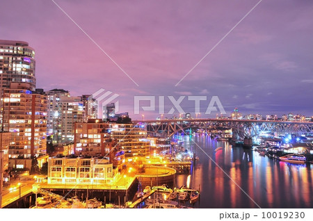 ダウンタウンを眺める 10019230