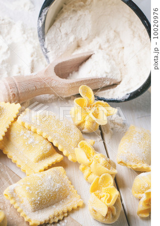 Pasta ravioli on flour 10020976