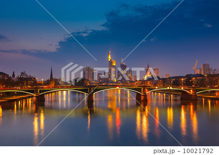 Frankfurt at night 10021792