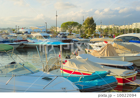 Luxury yachts in Cannes 10022094