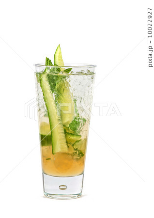 cocktail with cucumber 10022927