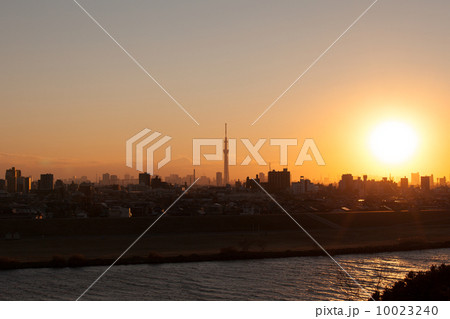 太陽をバックにした東京スカイツリー 太陽をバックにした東京スカイツリー 10023240