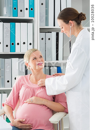 Doctor checking heartbeats of pregnant woman Doctor checking heartbeats of pregnant woman 10028036