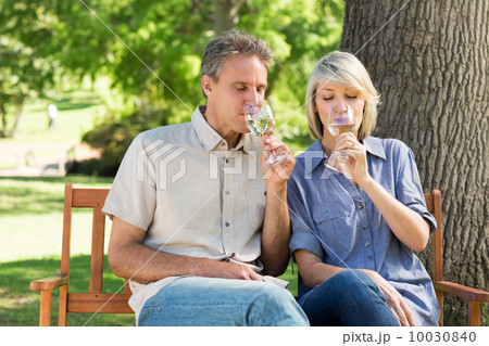 Couple drinking wine in park 10030840