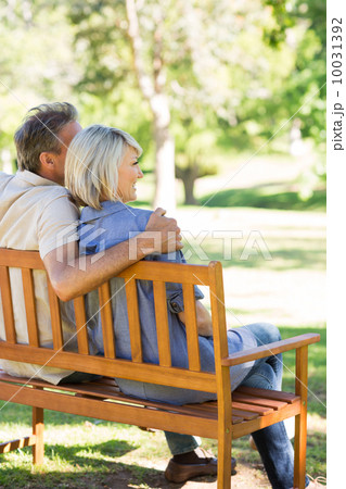 Couple relaxing on park bench 10031392