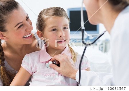 Girl being examined by female doctorの写真素材 [10031567] - PIXTA