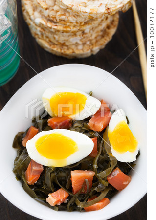 Seaweed salad 10032177