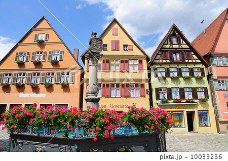 ドイツ ロマンチック街道 ディンケルスビュールの町並みの写真素材