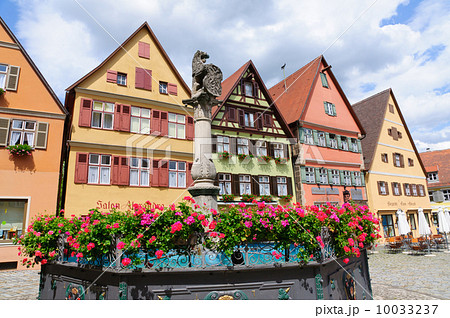 ドイツ ロマンチック街道 ディンケルスビュールの町並みの写真素材