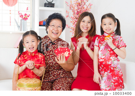 Multi generations Asian family celebrate Chinese new year Multi generations Asian family celebrate Chinese new year 10033400