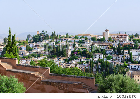 スペイン グラナダ アルハンブラ宮殿から見るアルバイシン地区の景観 スペイン グラナダ アルハンブラ宮殿から見るアルバイシン地区の景観 10033980