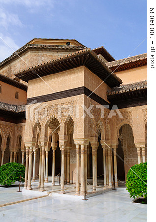 スペイン　グラナダ　アルハンブラ宮殿　ナスル朝宮殿　ライオン宮 10034039