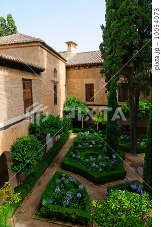 スペイン グラナダ アルハンブラ宮殿 ナスル朝宮殿 パルタル庭園の写真素材