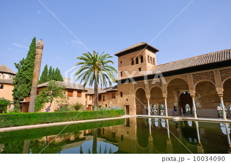 スペイン グラナダ アルハンブラ宮殿 ナスル朝宮殿 パルタル庭園 スペイン グラナダ アルハンブラ宮殿 ナスル朝宮殿 パルタル庭園 10034090