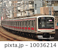 電車　鉄道　通過 10036214