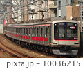 電車　鉄道　通過 10036215