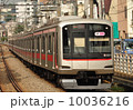 電車　鉄道　通過 10036216