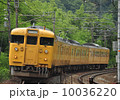 電車　鉄道　通過 10036220