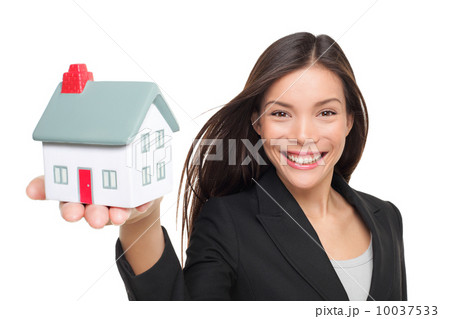 Real estate agent selling home holding mini house 10037533