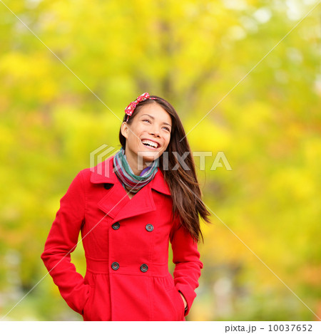 Autumn people - fall woman happy 10037652
