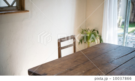 椅子とテーブル 10037866
