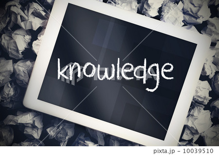 Knowledge against tablet pc with blue screen 10039510