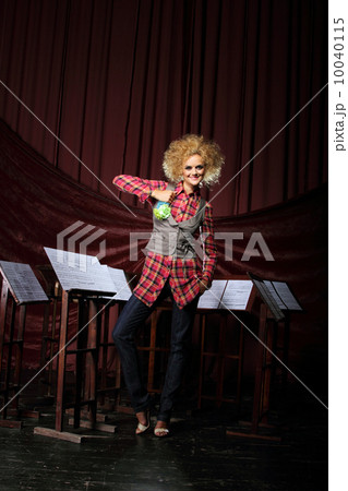 Beautiful and sexy fashion model 10040115