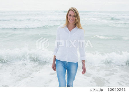 Portrait of a smiling casual woman at beach 10040241