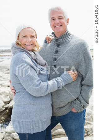 Romantic senior couple on rocky beach 10041001