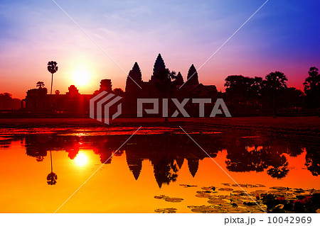 Angkor Wat sunrise at Siem Reap. Cambodia Angkor Wat sunrise at Siem Reap. Cambodia 10042969