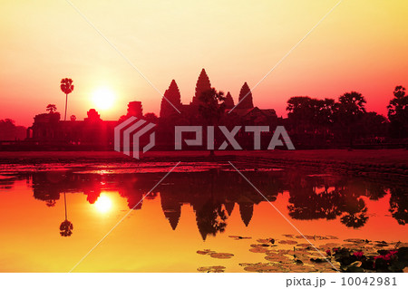 Angkor Wat sunrise at Siem Reap. Cambodia Angkor Wat sunrise at Siem Reap. Cambodia 10042981