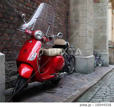 Vespa a scooter 10044538