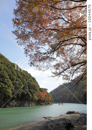 秋の保津川 10044676