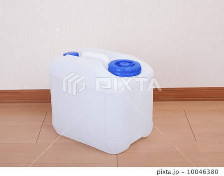 水のポリタンク 10046380