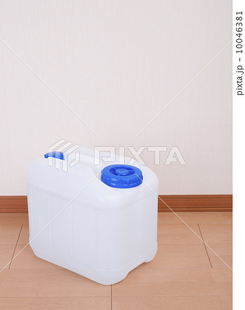 水のポリタンク 10046381
