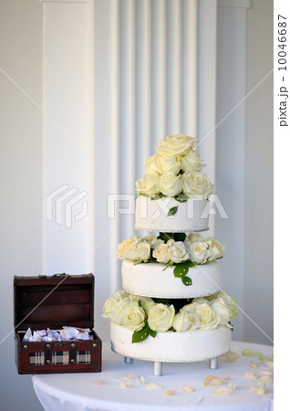 Big wedding cake and a box full of sweets Big wedding cake and a box full of sweets 10046687