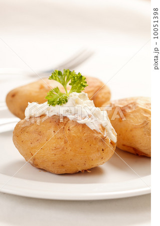 Baked potato filled with soft cheese Baked potato filled with soft cheese 10051398